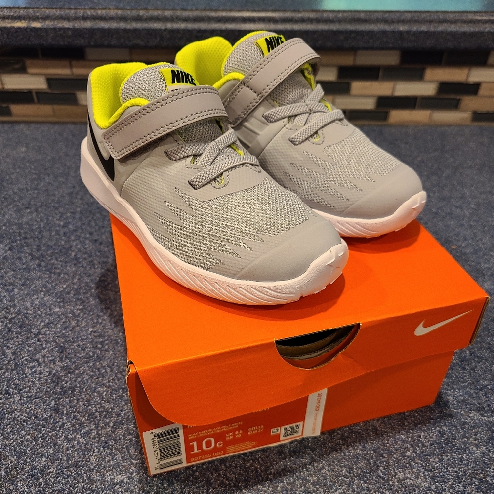 NWT Nike Star Runner Sneakers